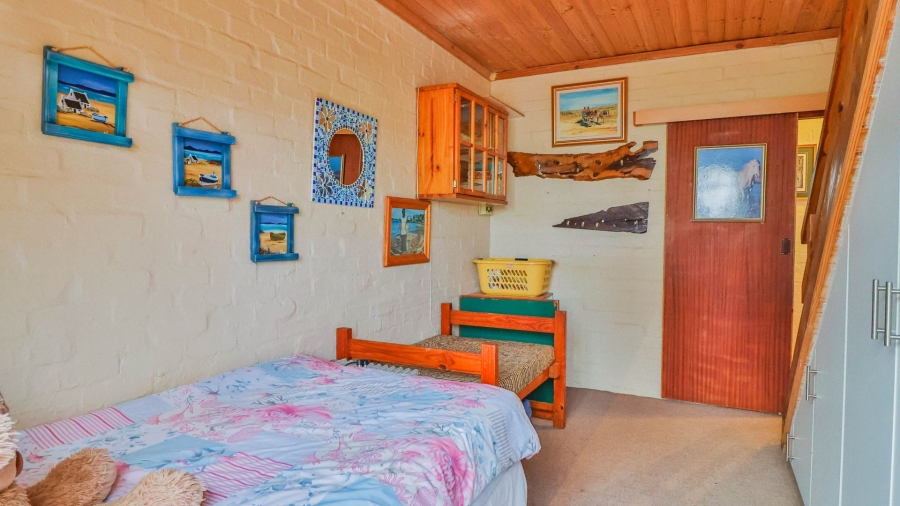 5 Bedroom Property for Sale in Sandbaai Western Cape